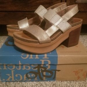 OTBT Indio Gold Wedge Sandal Size 8.5